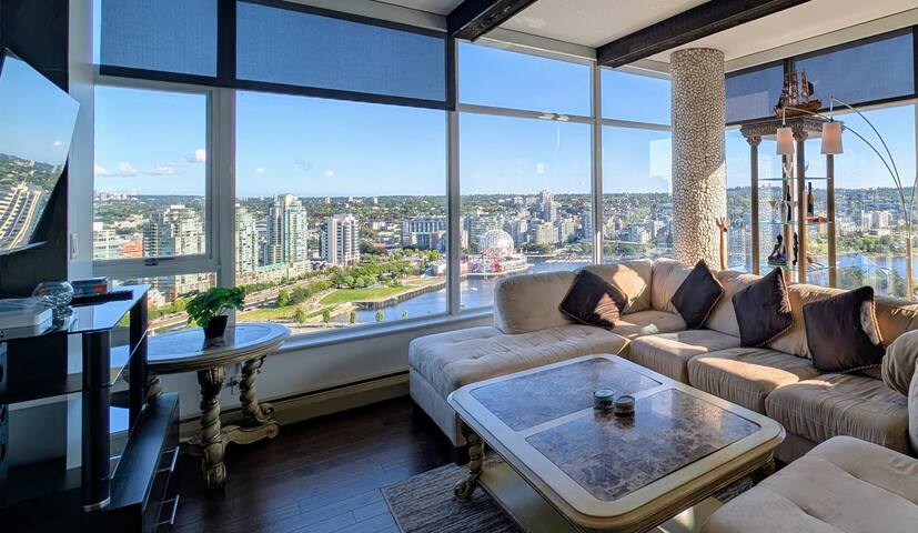 Penthouse View! Central Location! gallery image 5