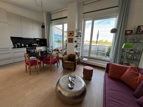 Leistungsstarkes Airbnb: Charming flat near M Trade Fair in München