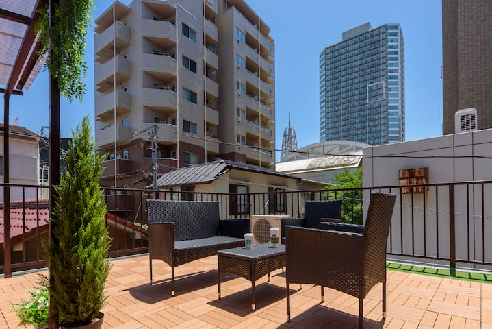 3 stations 9 min. Shinjuku/6 min. Yotsuya-Sanchome