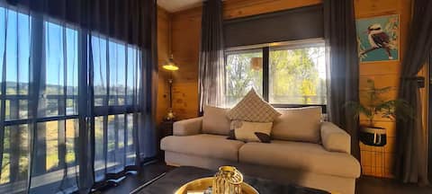 Top Airbnb: Daylesford Retreat | 2 Outdoor Baths | Sleeps 4 in Daylesford