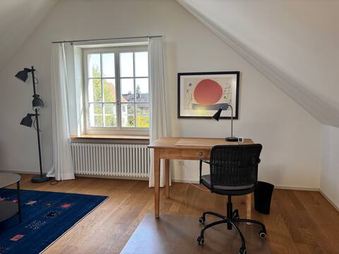 Great apartment with parking near airport and city
