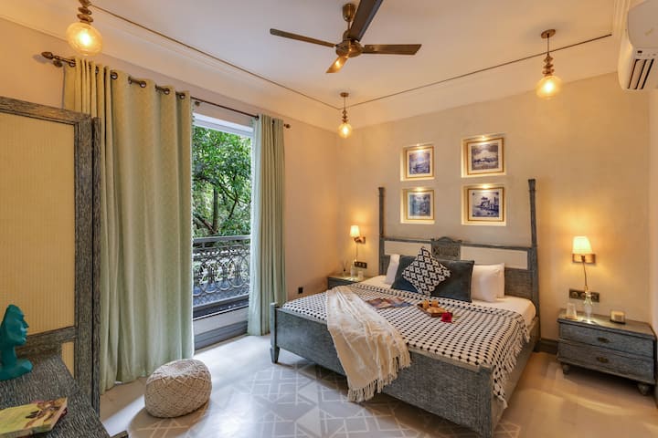 تختلف هنا طريقة الاستمتاع بقيلولة الساعة✨ الذهبية☀️️  
يتميز هذا الركن المريح بالسحر الريفي، والملمس الناعم، والكثير من الهدوء✨