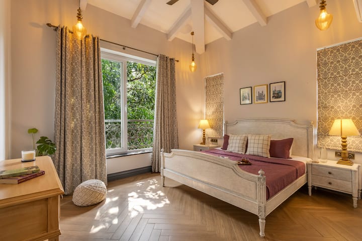 أحلام الساعة✨ الذهبية في غرفة مصممة للاستمتاع بالصباح الهادئ وغروب الشمس الهادئ✨  
أنيقة وسط الطبيعة✨