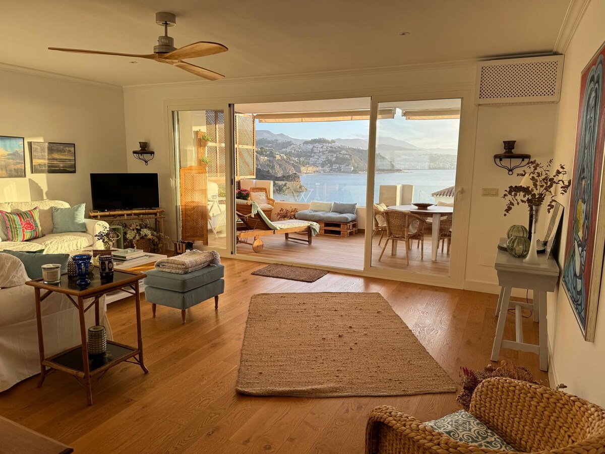 Popular Airbnb listing: Oasis Marina Kika in Almuñécar