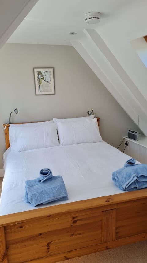 Popular Airbnb listing: Cornish Cottage in the Heart of Fowey PL23 1BG in Fowey