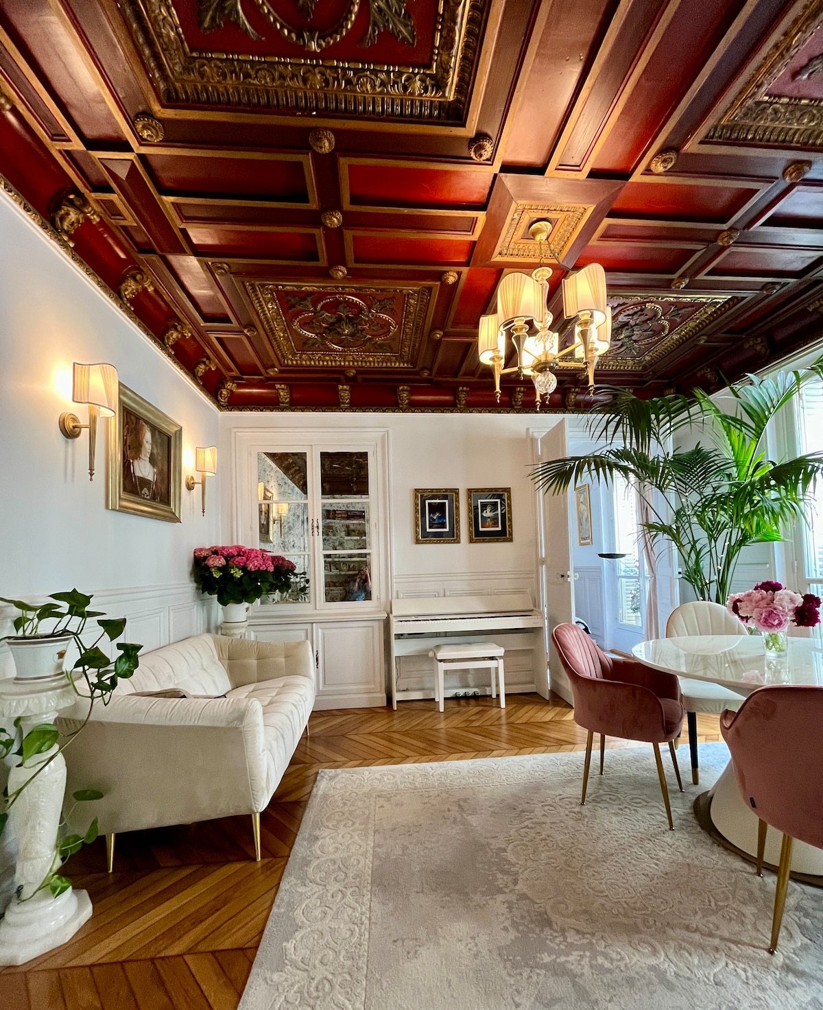 Popular Airbnb listing: Chic family apartment in a perfect location! in Paris 8e Arrondissement