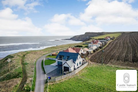 Luxury 4BR w/ Hot Tub & Games Room – Beachfront