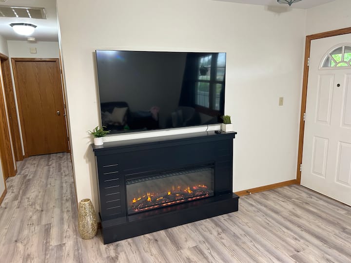 Zero Step Family Friendly Home With Hot Tub - South Haven, MI