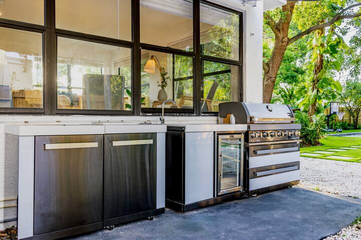 CASA FILLMORE|4BR|Pool + Hot tub + BBQ + Minigolf gallery image 4