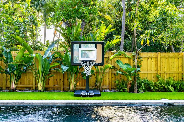 CASA FILLMORE|4BR|Pool + Hot tub + BBQ + Minigolf gallery image 5