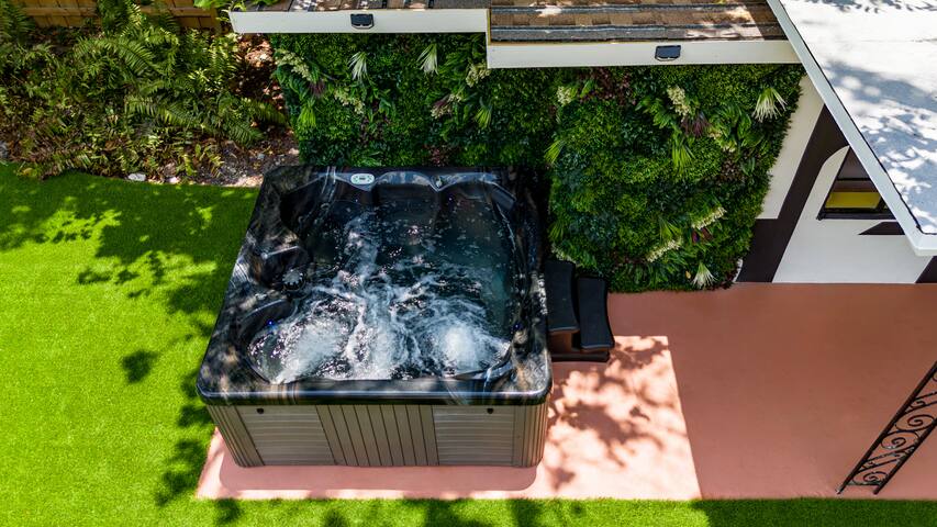 CASA FILLMORE|4BR|Pool + Hot tub + BBQ + Minigolf gallery image 3