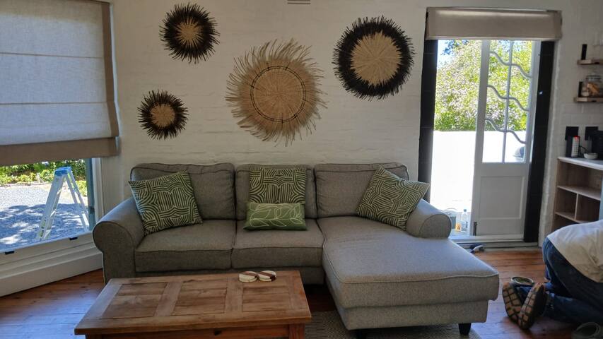 2 Bedroom Constantia Cottage: Stunning Views gallery image 4