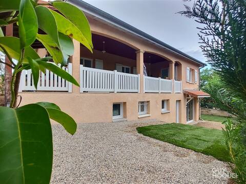 Large renovated house 15 min. Lyon/35 min. Eurexpo