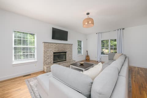 Popular Airbnb listing: Dream Colonial with Heated Pool Southampton, NY in Shinnecock Hills