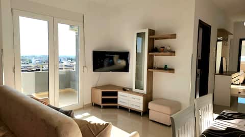 Perandori Fier APT.1 [2BR] 10 Min to City Center