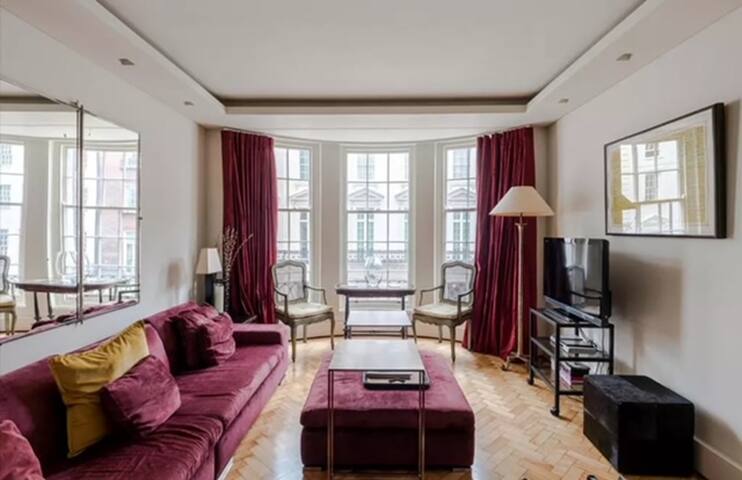 Luxurious Mayfair 3 Bedroom Apartment