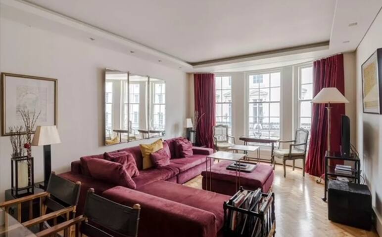Luxurious Mayfair 3 Bedroom Apartment gallery image 2