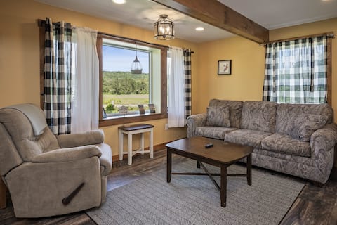 Top performing Airbnb: 4 Bd w/firepit-Min to WG Park, Racetrack&vineyards in Western Southern Tier Rural
