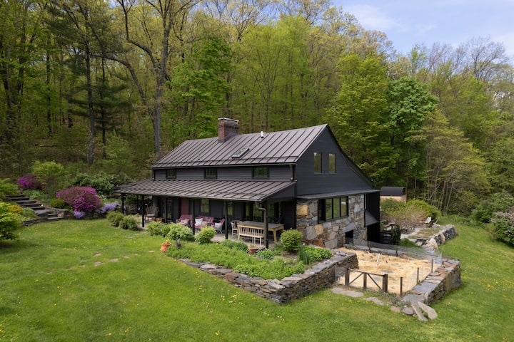 Cambridge Hill Farmhouse - Sauna - Close to SKI - Houses for Rent