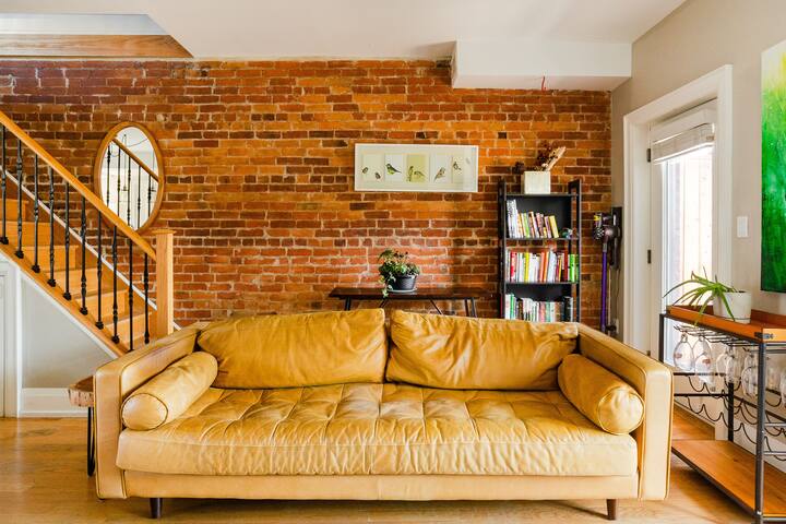 Victorian 2-Story Loft w/ 2 Beds High Ceiling gallery image 4