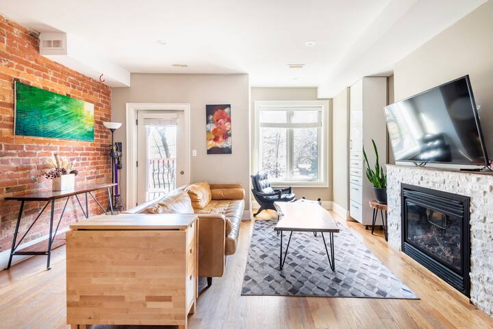 Victorian 2-Story Loft w/ 2 Beds High Ceiling gallery image 5