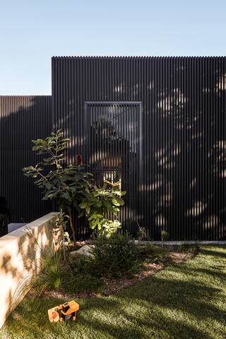 Luxury Oasis by the Beach in Suffolk Park gallery image 2