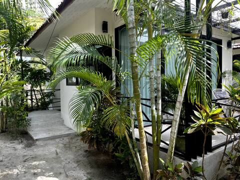 Baan Sawng2 Tropical Studio in Thong Sala