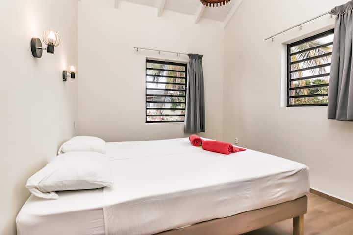 Abc Deluxe Appartementen Met Groot Zwembad - Curaçao