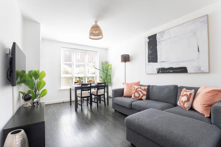 Moderne-résidence-sdb Privée Avec Douche-vue Sur R - Cheltenham