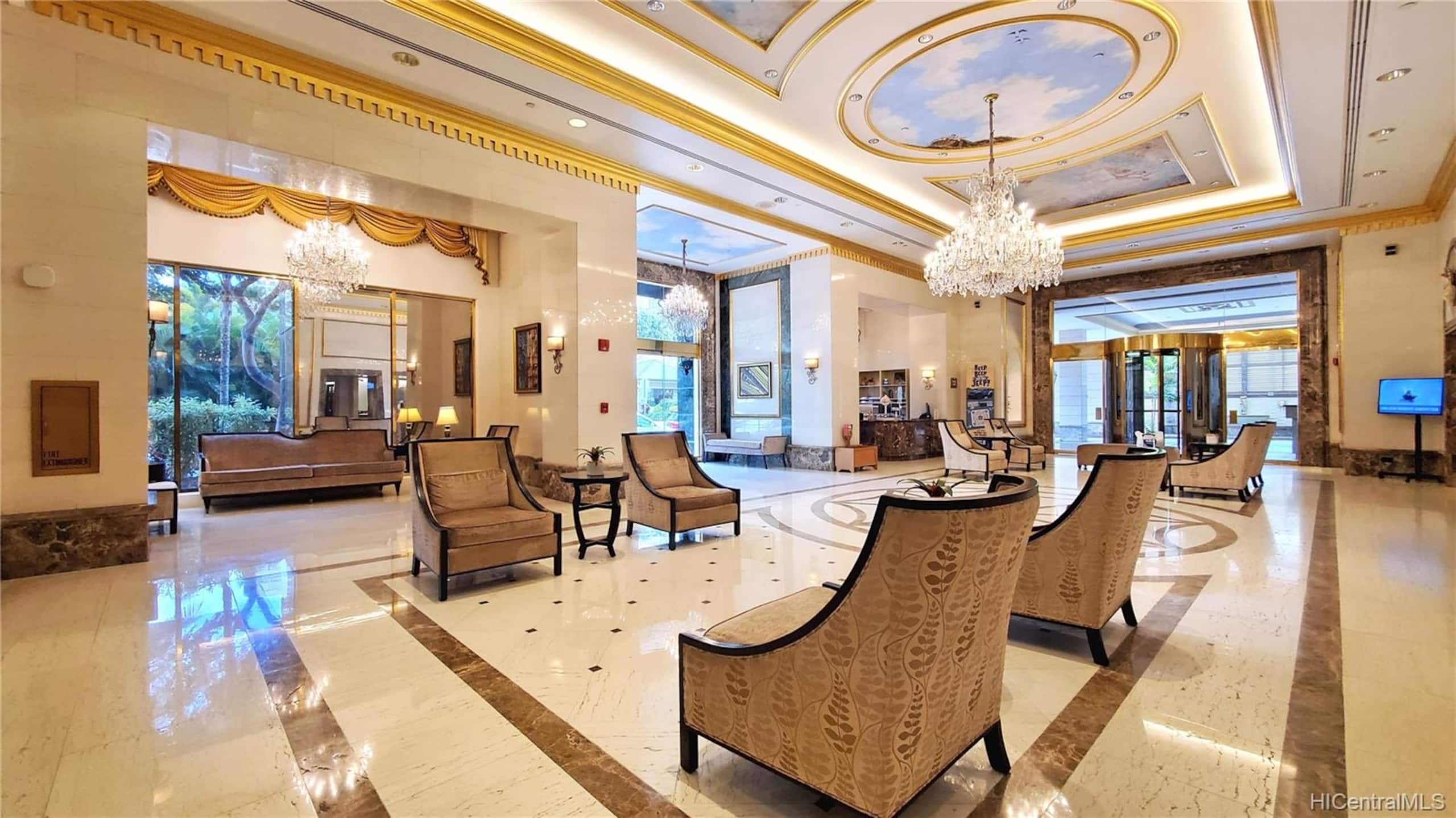 Honeymoon suite style room - Image 9