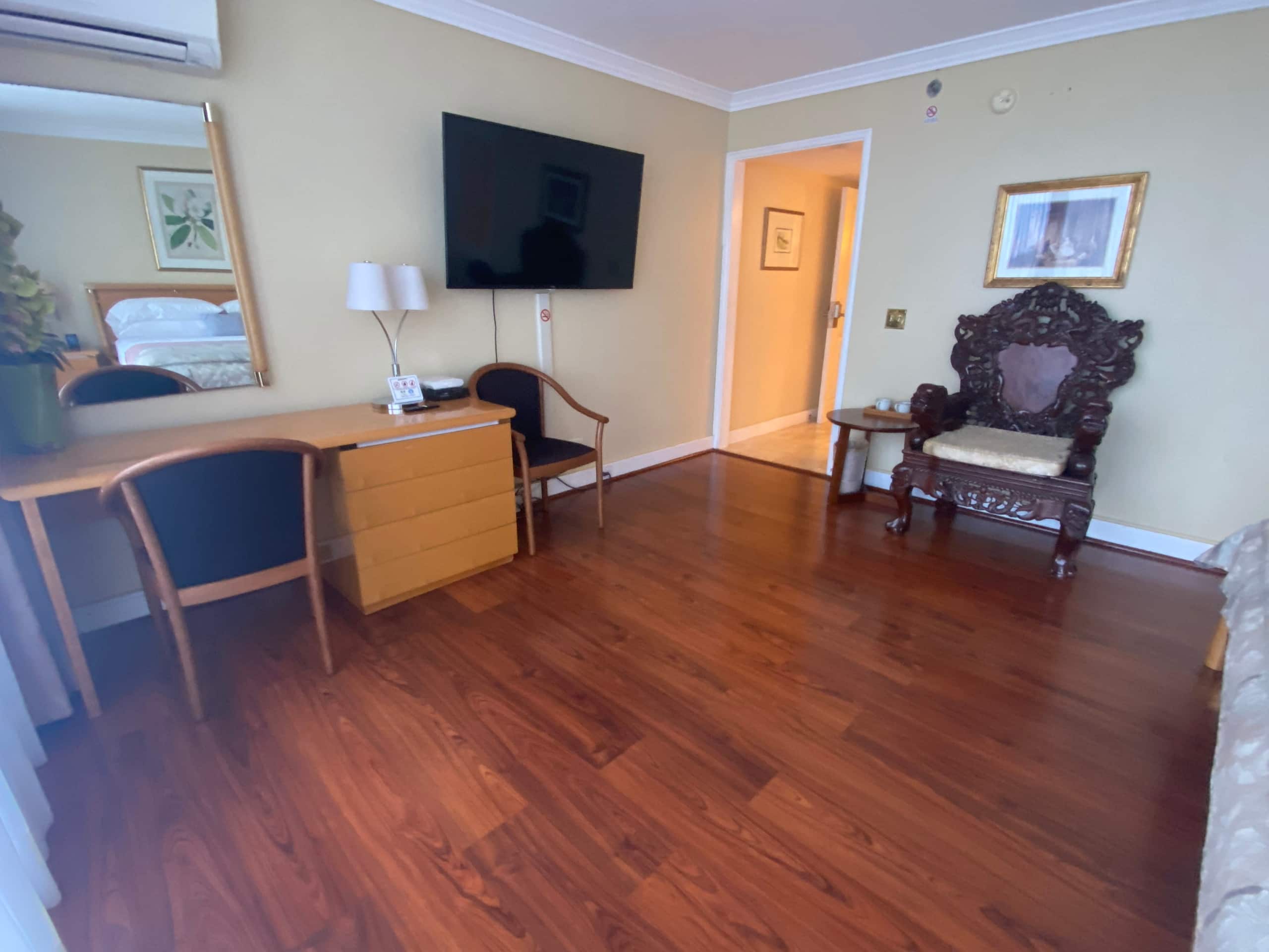 Honeymoon suite style room - Image 2