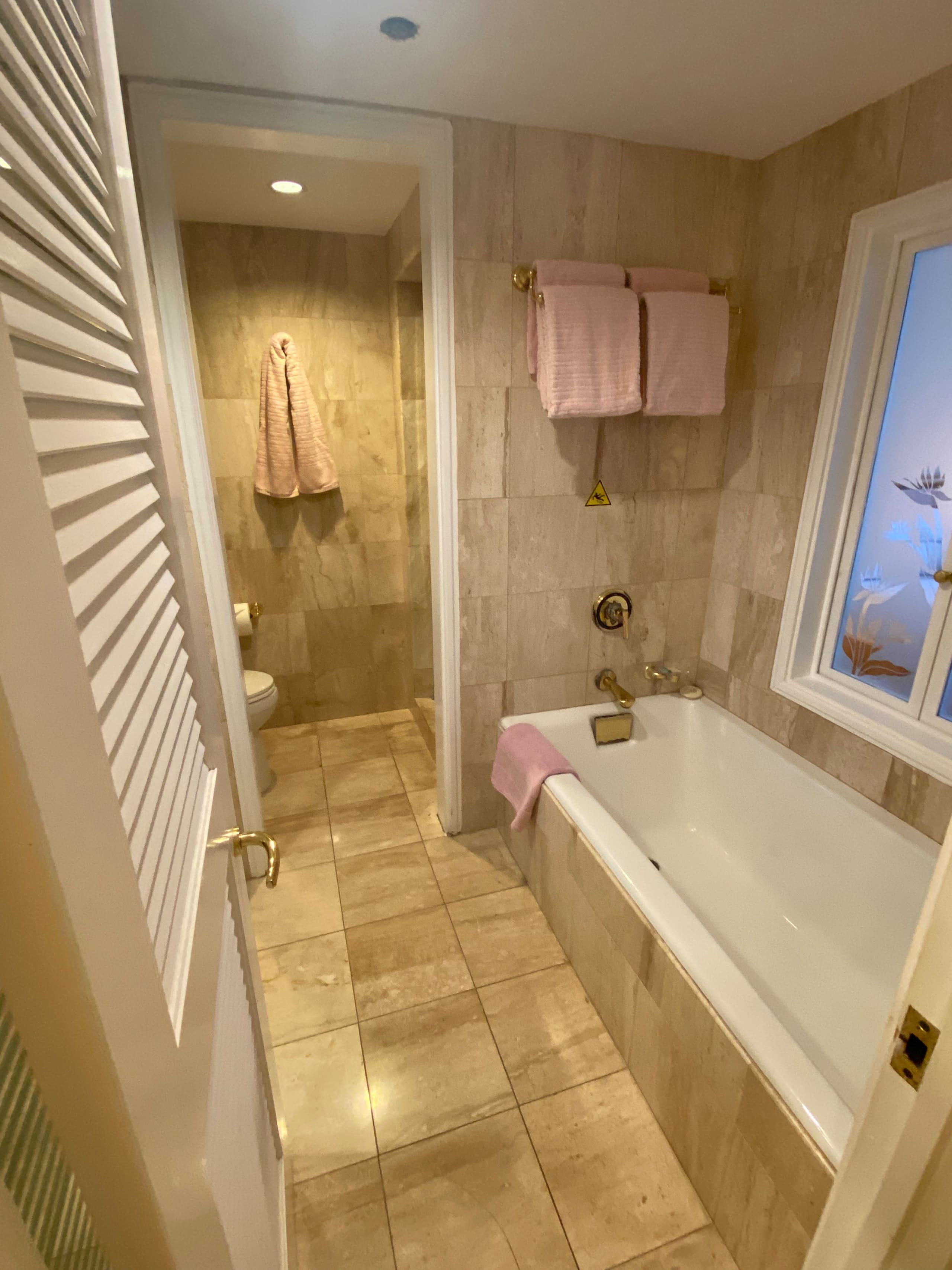 Honeymoon suite style room - Image 4