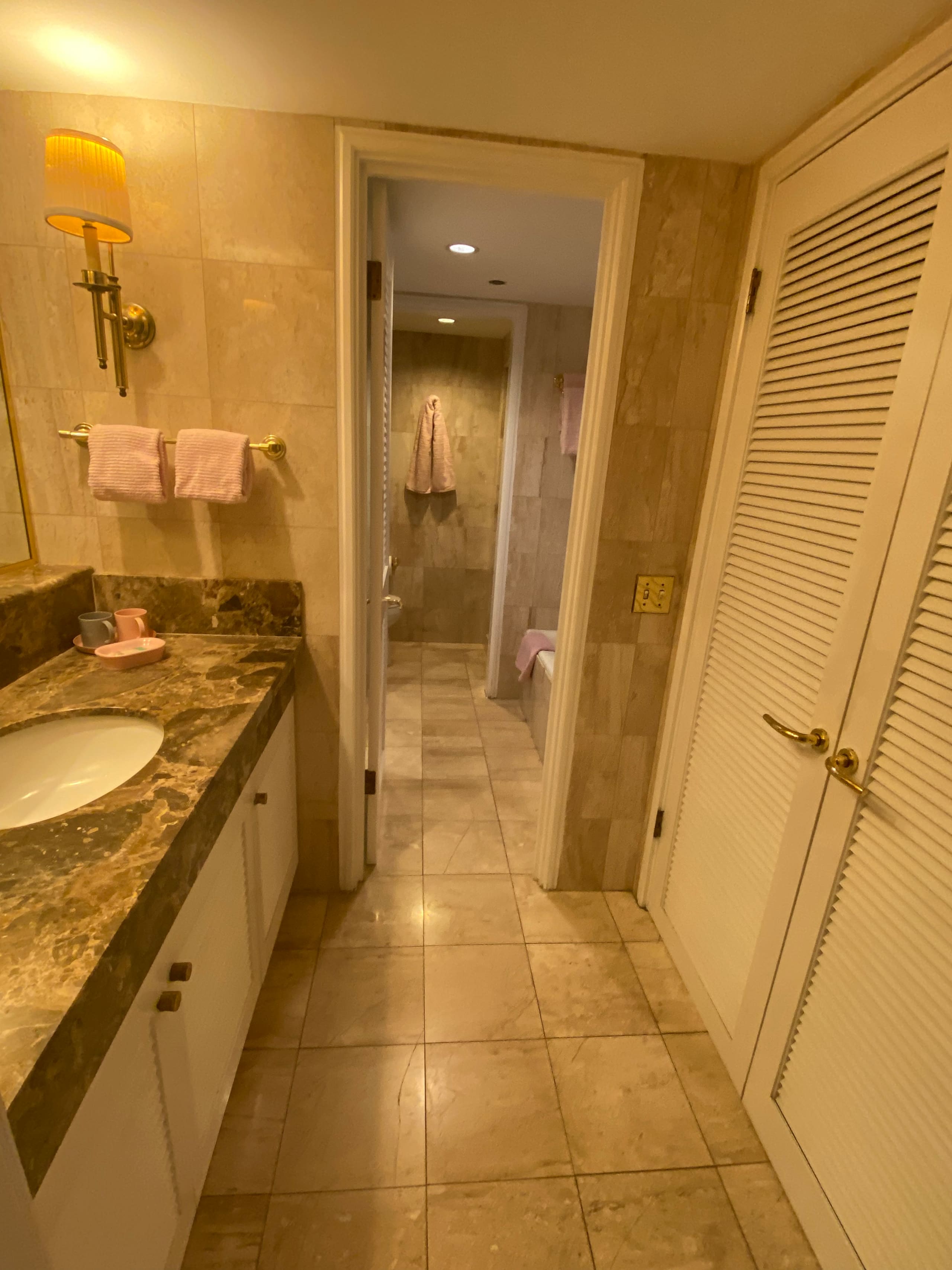 Honeymoon suite style room - Image 5