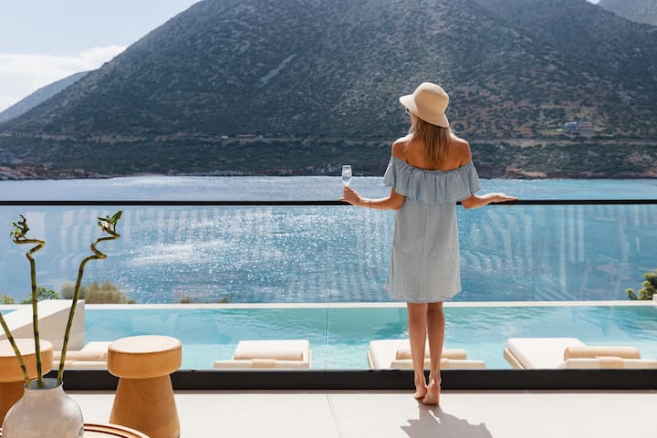 Ficus Seafront Villa, walk to Bali Beach & Dinning