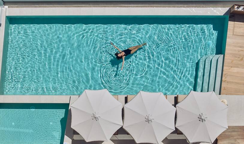 Ficus Seafront Villa, walk to Bali Beach & Dinning gallery image 3