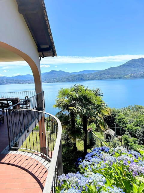 Lake Maggiore: Balcony with lake view & pool | 2 bedrooms