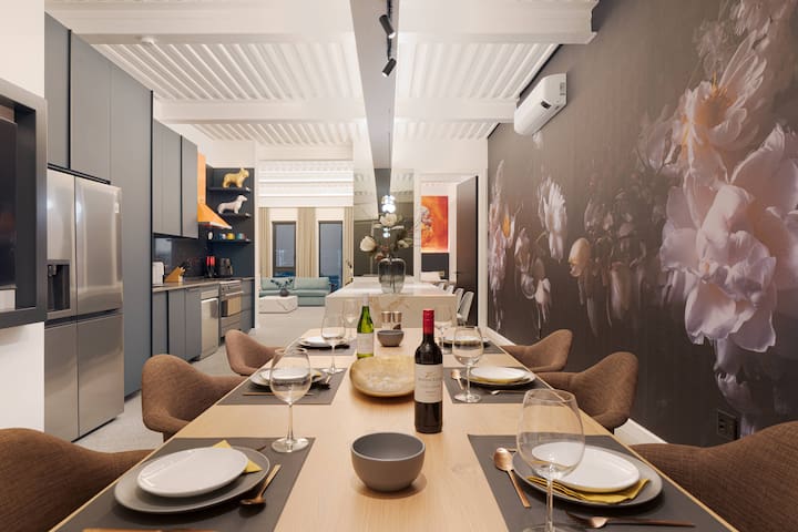 Opulent 3-Bedroom Luxury for 6 in City Center