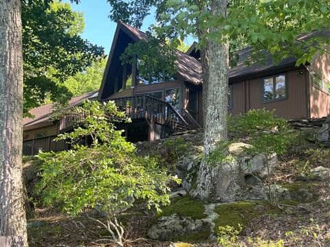 Pocono Waterfront Escape