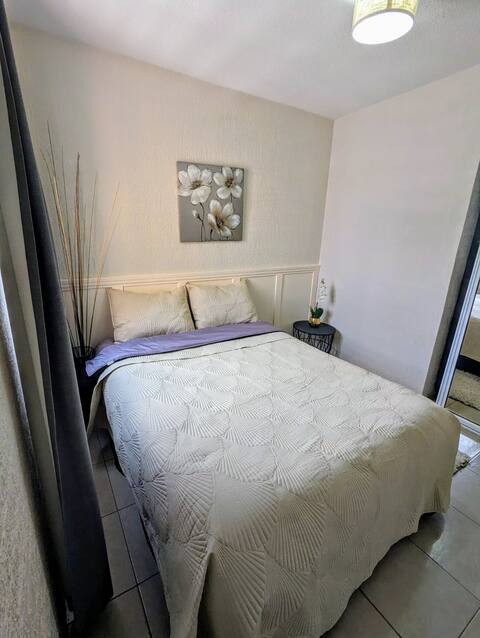 Rinconcito in the corner available 24hrs A/C