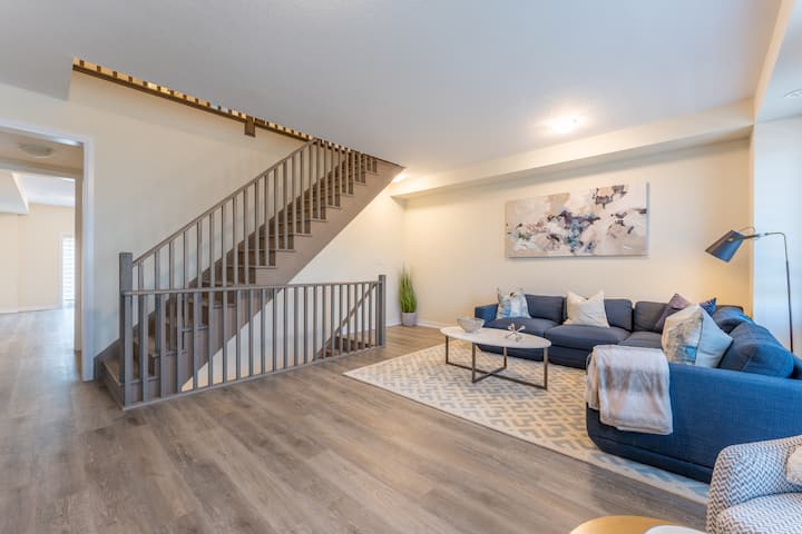 Hamilton Home With Patio & Workspace -Monthly Stay - Hamilton