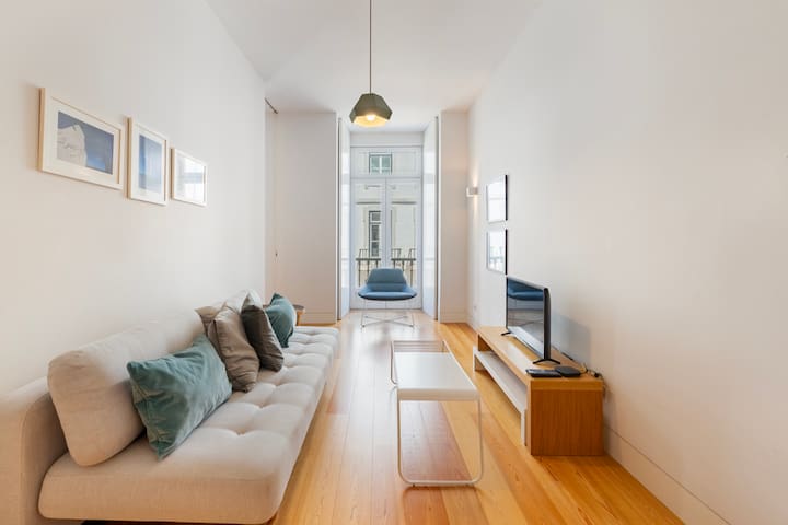 Chic 2BR Oasis in Center-New &AC