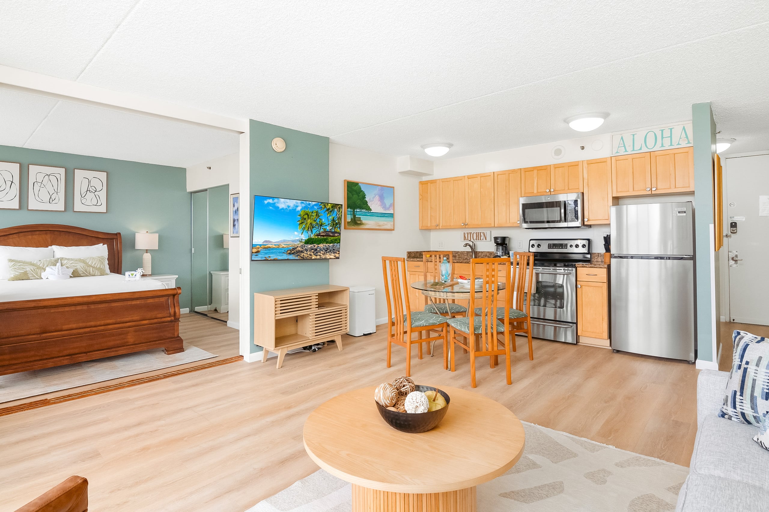 Condo in Honolulu · ★4.94 · 1 bedroom · 2 beds · 1 private bath - Image 7