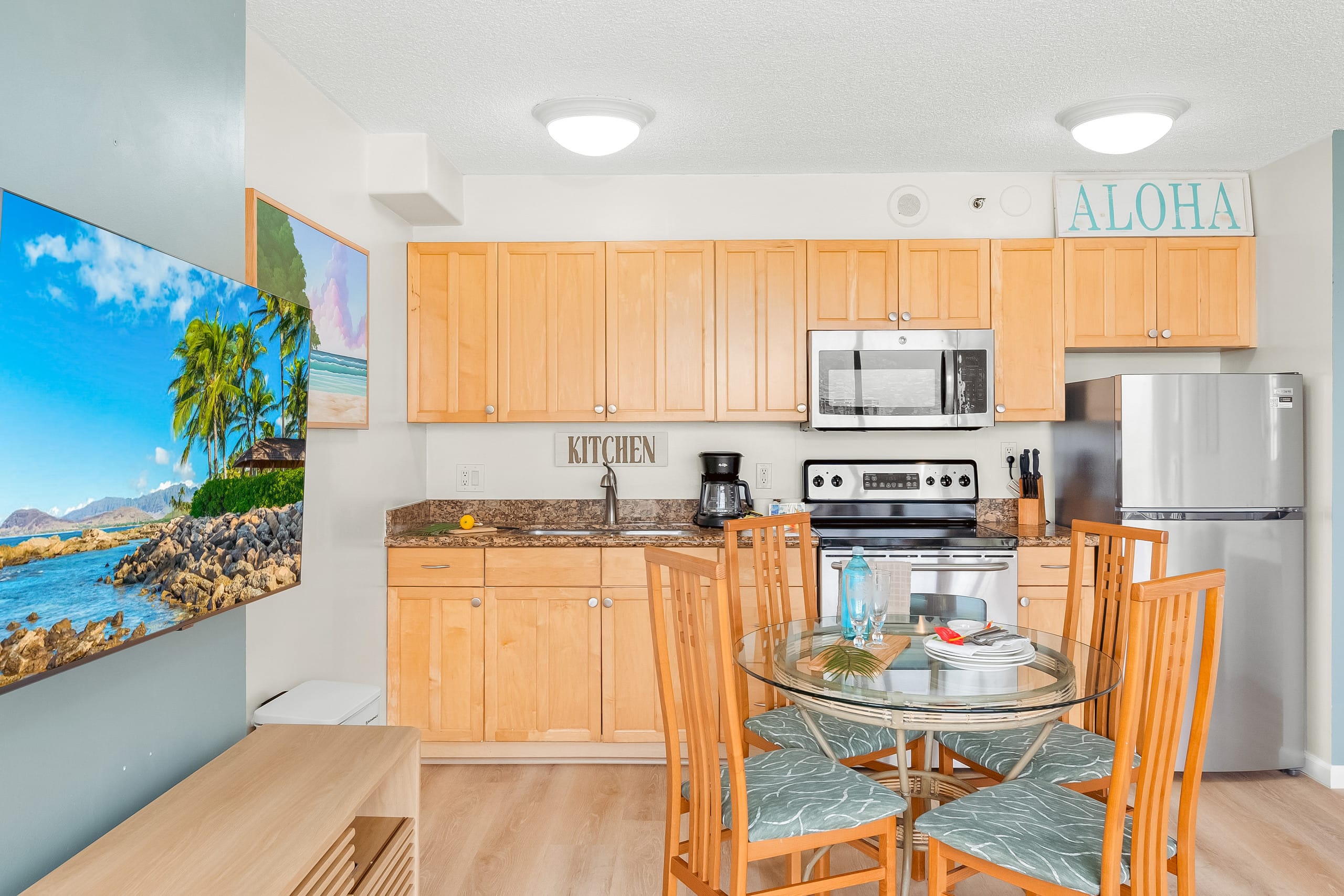 Condo in Honolulu · ★4.94 · 1 bedroom · 2 beds · 1 private bath - Image 17