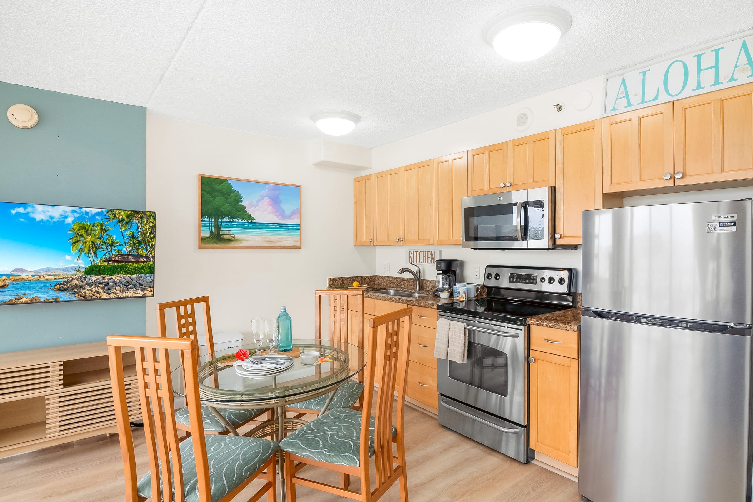 Condo in Honolulu · ★4.94 · 1 bedroom · 2 beds · 1 private bath - Image 23