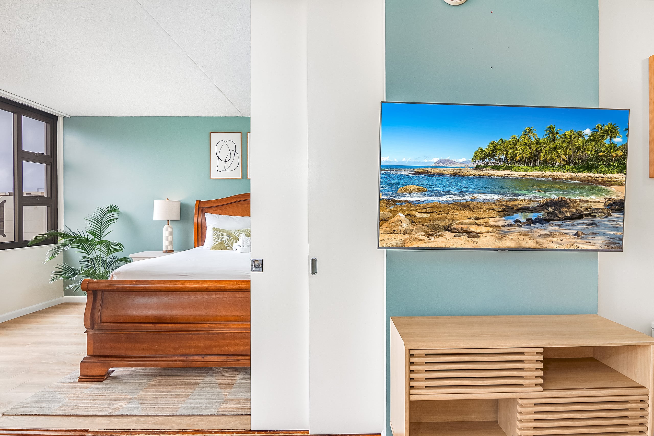 Condo in Honolulu · ★4.94 · 1 bedroom · 2 beds · 1 private bath - Image 9
