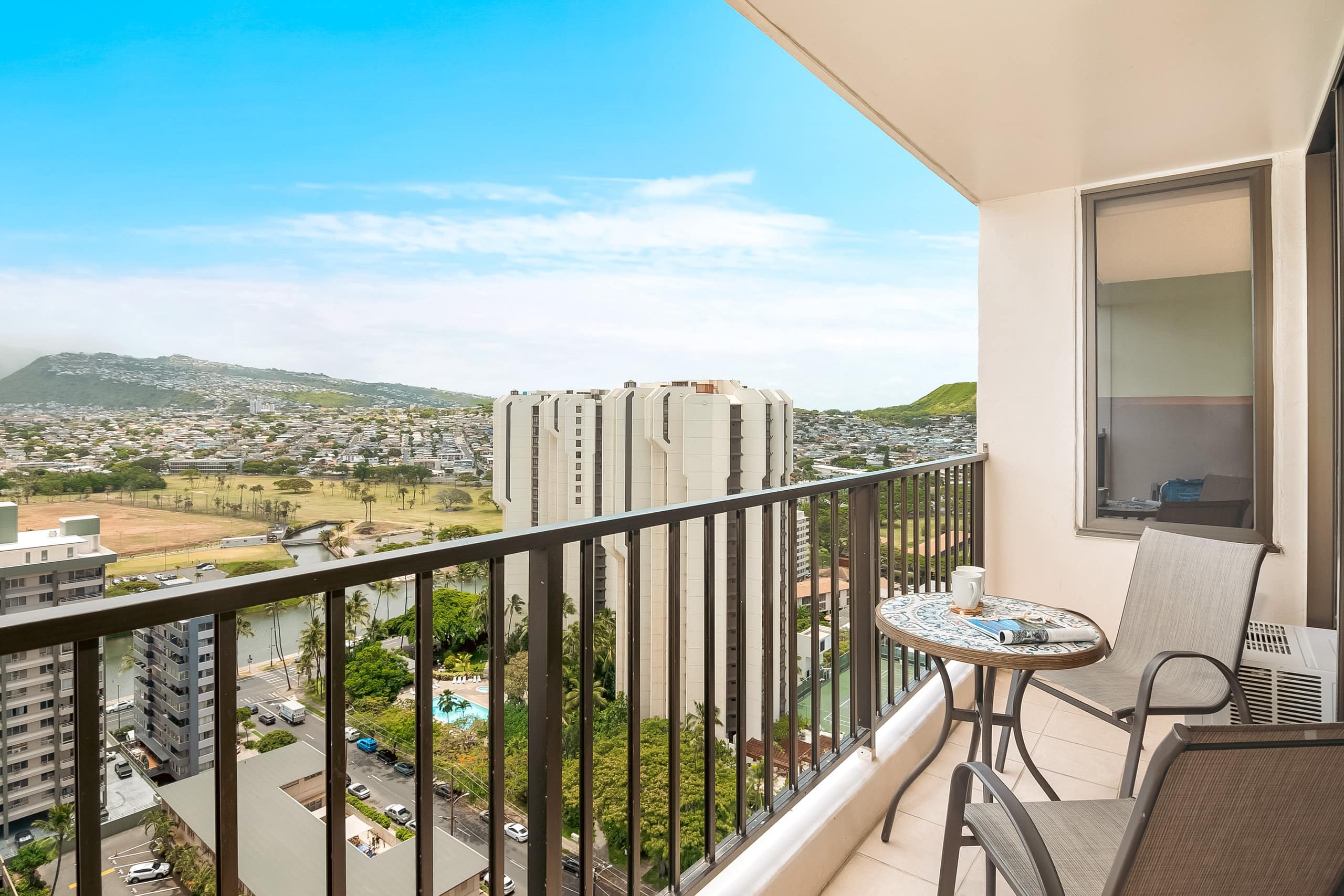 Condo in Honolulu · ★4.94 · 1 bedroom · 2 beds · 1 private bath - Image 42