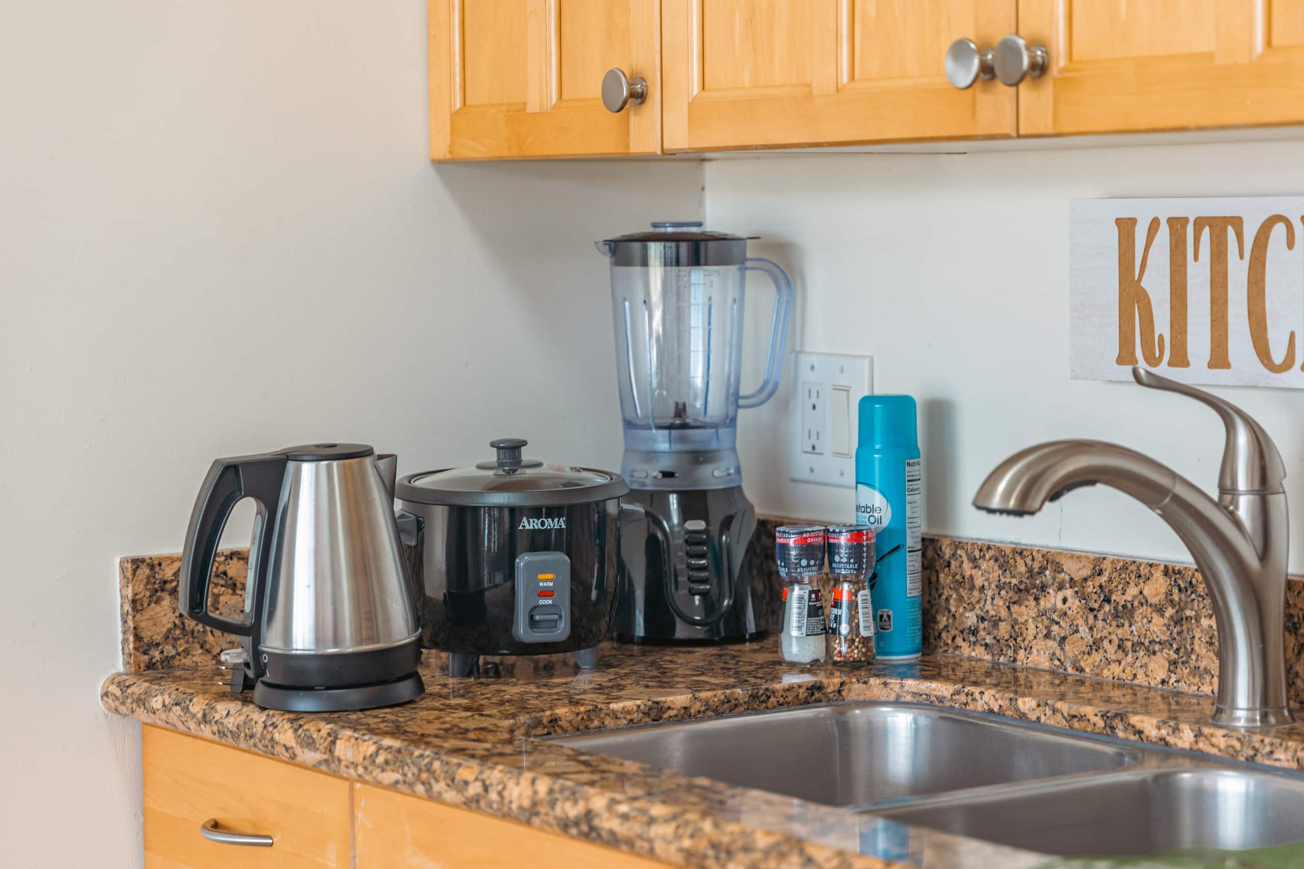 Condo in Honolulu · ★4.94 · 1 bedroom · 2 beds · 1 private bath - Image 19