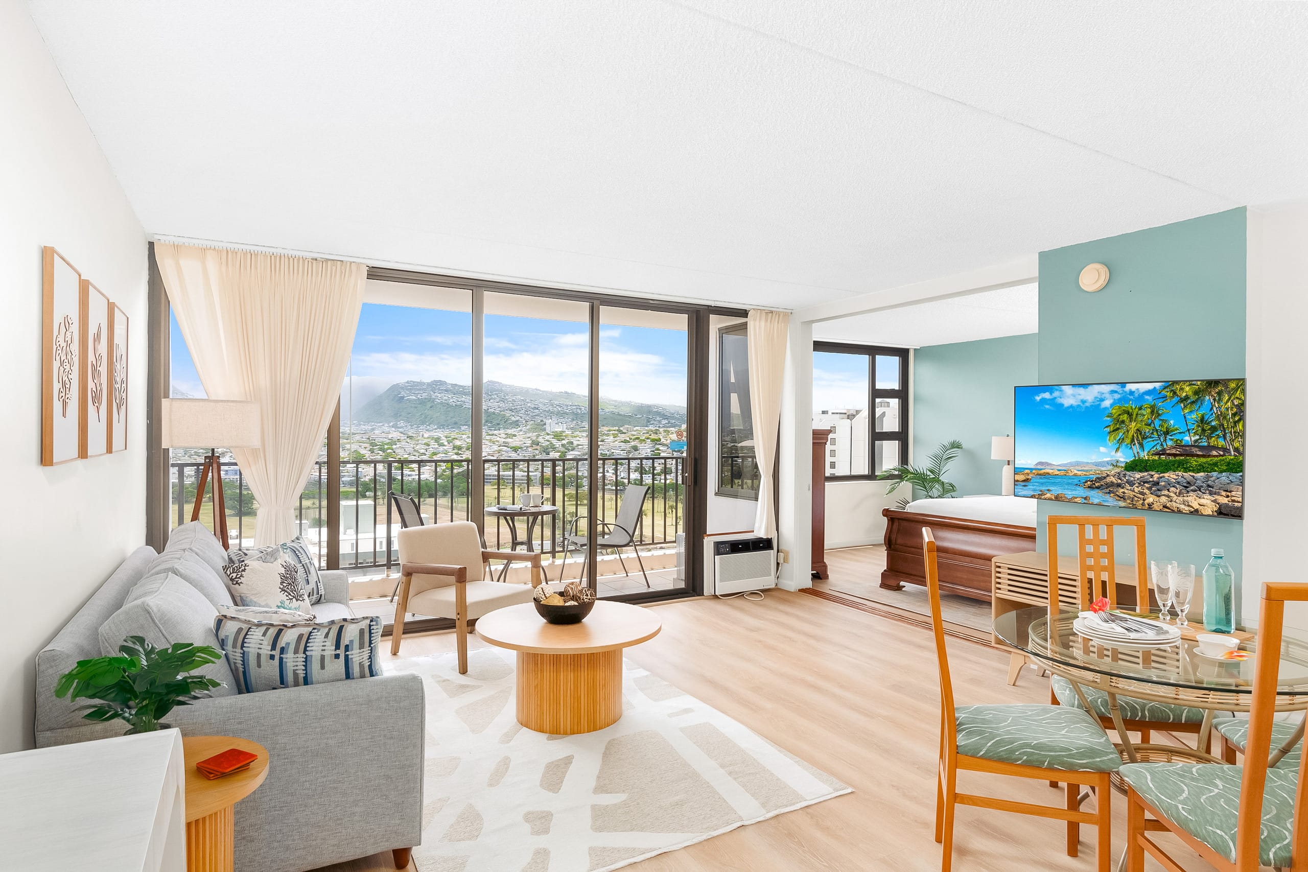 Condo in Honolulu · ★4.94 · 1 bedroom · 2 beds · 1 private bath - Image 4