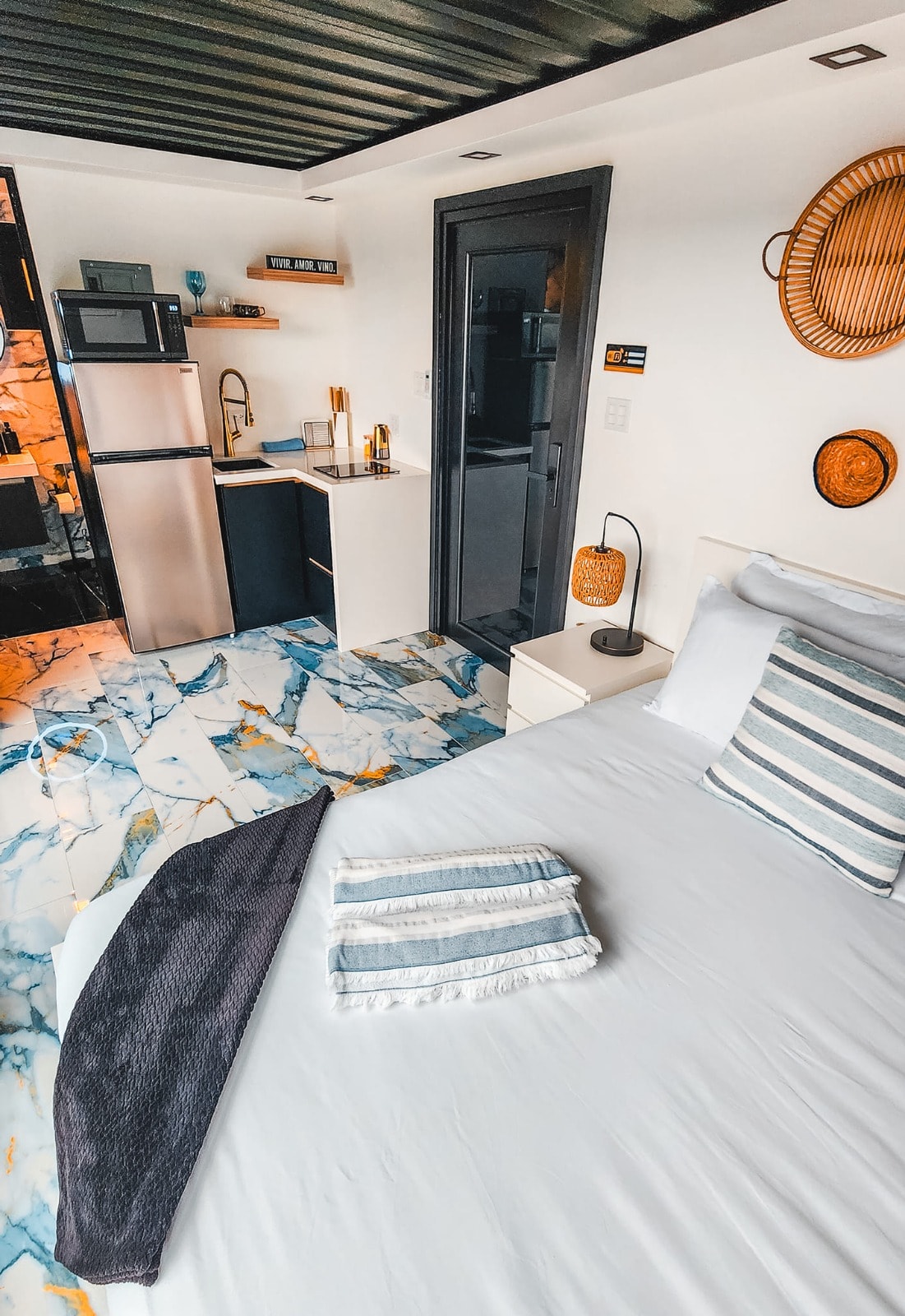 Successful Airbnb property: Luxury Private Container W/ Jacuzzi in Puerto Real