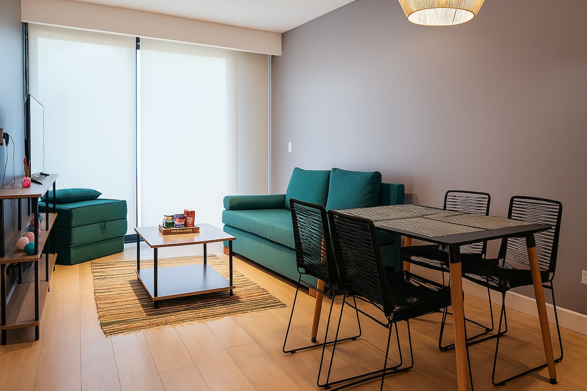 Top performing Airbnb: 100% Relax in a serene, bright apartment w/balcony in Comuna 6